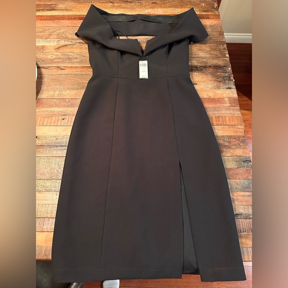 Beautiful dress with tags - Picture 3 of 5